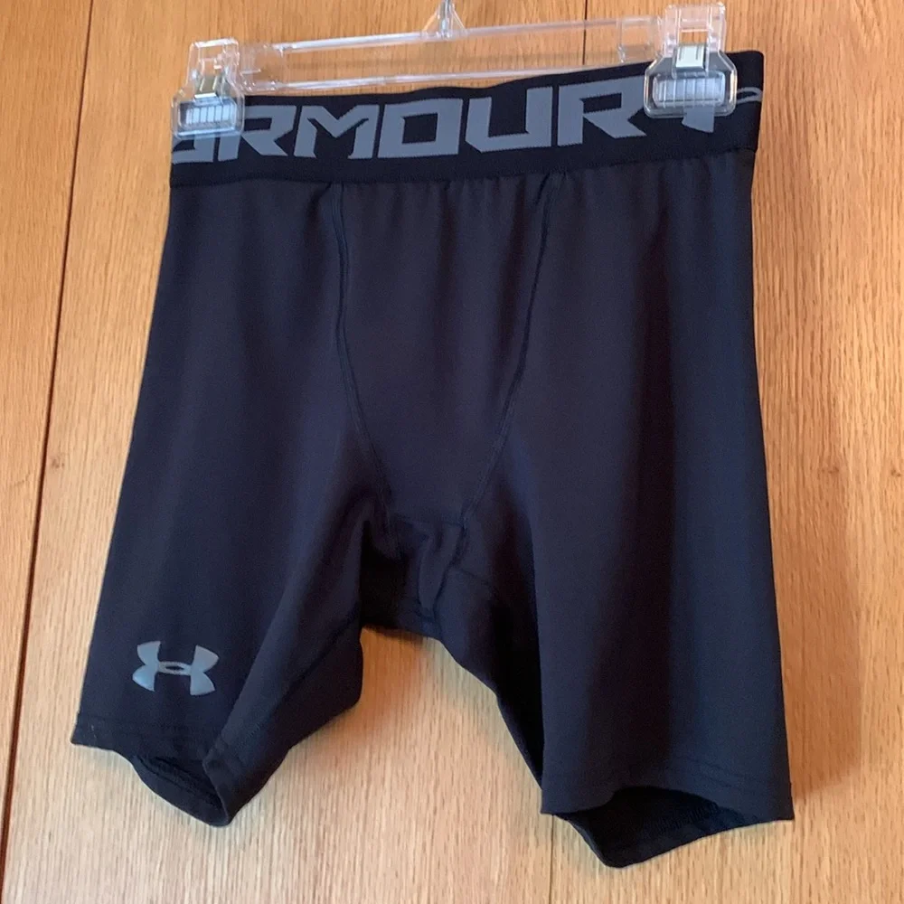 Under Armour Heatgear black 6” Compression Shorts men’s MEDIUM elastic waist EUC